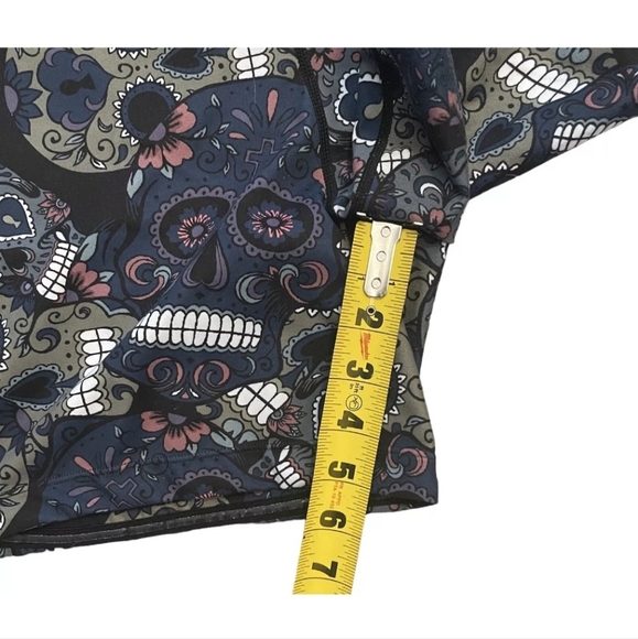 Skull Constant Varied Gear Shorts Size Large Skulls - Picture 3 of 3